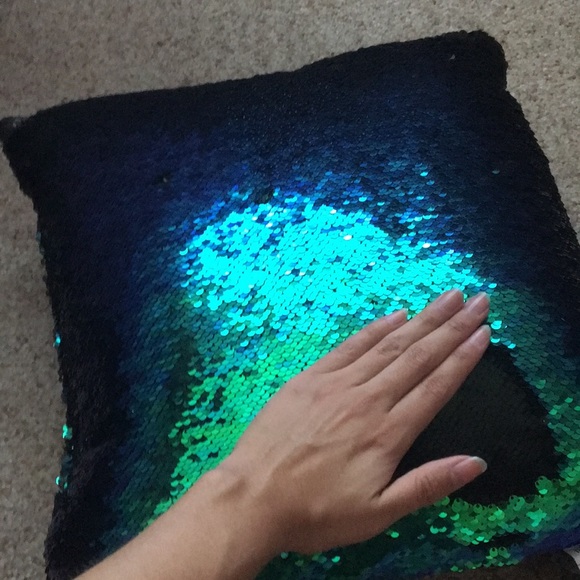 Mermaid sequin sparkle iridescent throw pillow - Picture 4 of 9